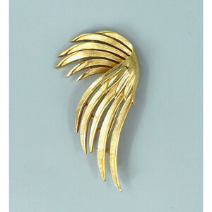 Vintage Trifari‎ Brooch Gold Tone Swirl Signed Winged 3" x 1.5"